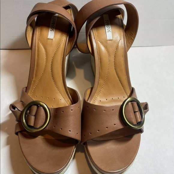 Pre-Owned W/o Box GEOX D Victory B D42P5B Sz 38.5 Brown With Floral Canvas Wedge - Picture 5 of 11